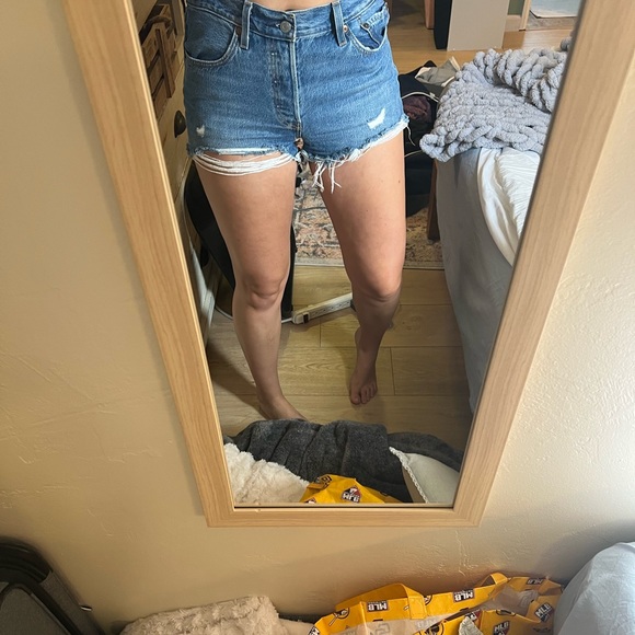 Levi dark wash shorts - Picture 3 of 4